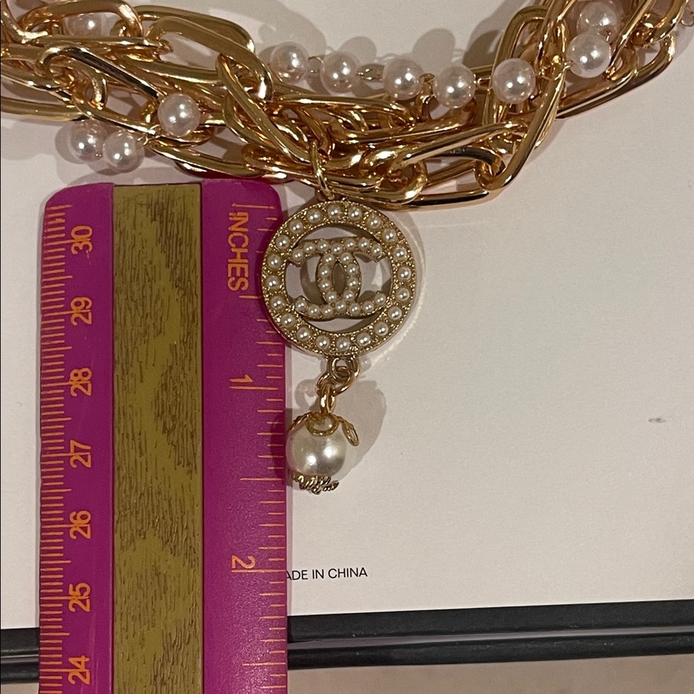 Chanel Gold and Pearl pendant Necklace Choker - Picture 9 of 12